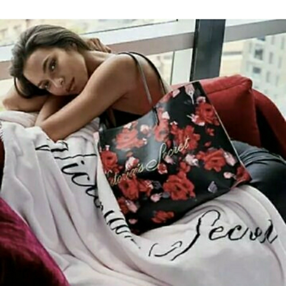 Victorias Secret Fleece Throw